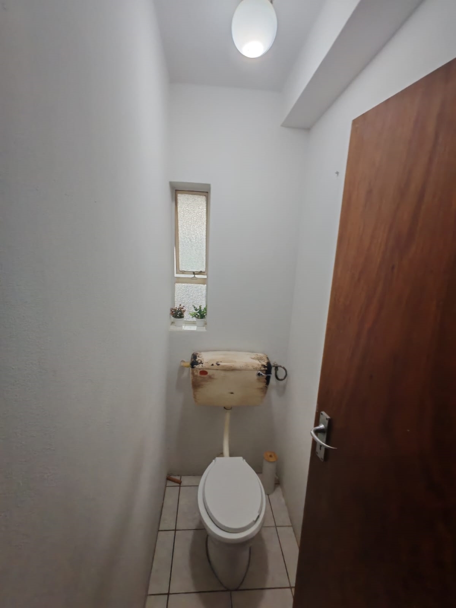 To Let 1 Bedroom Property for Rent in Humewood Eastern Cape